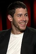 https://upload.wikimedia.org/wikipedia/commons/thumb/c/c1/Nick_Jonas_in_2017.jpg/120px-Nick_Jonas_in_2017.jpg